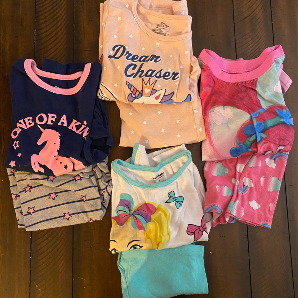 Bundle of 4 Girls Short Sleeve pajamas sets Size 6
